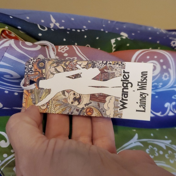 Wrangler x Lainey Wilson Rainbow Bandana Pearl Snap Western Shirt Size XL NWT'S - Picture 9 of 11